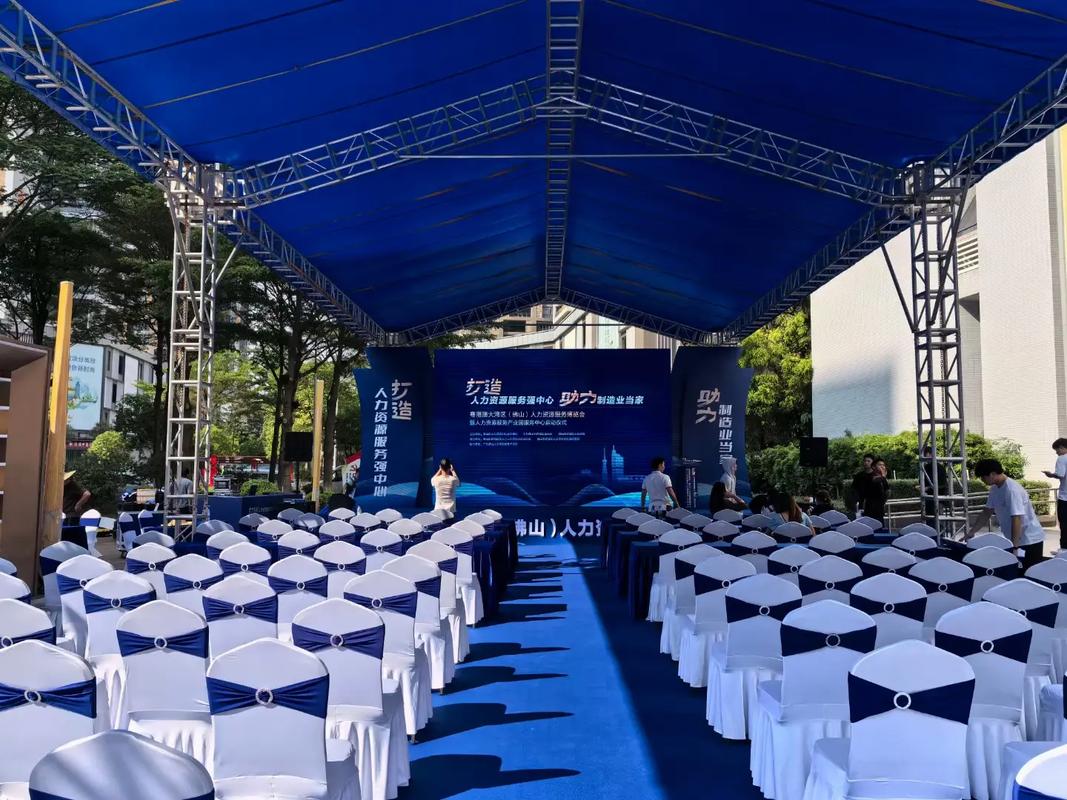 賦能展會新體驗 藍色會議桌椅租賃，一站式專業會議展覽服務解決方案